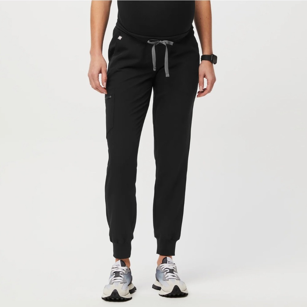 Zamora Maternity Jogger Scrub Pants in Black